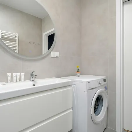 Spacious Apartments Niemena With Free Garage By Noclegi Renters Poznan Exterior photo