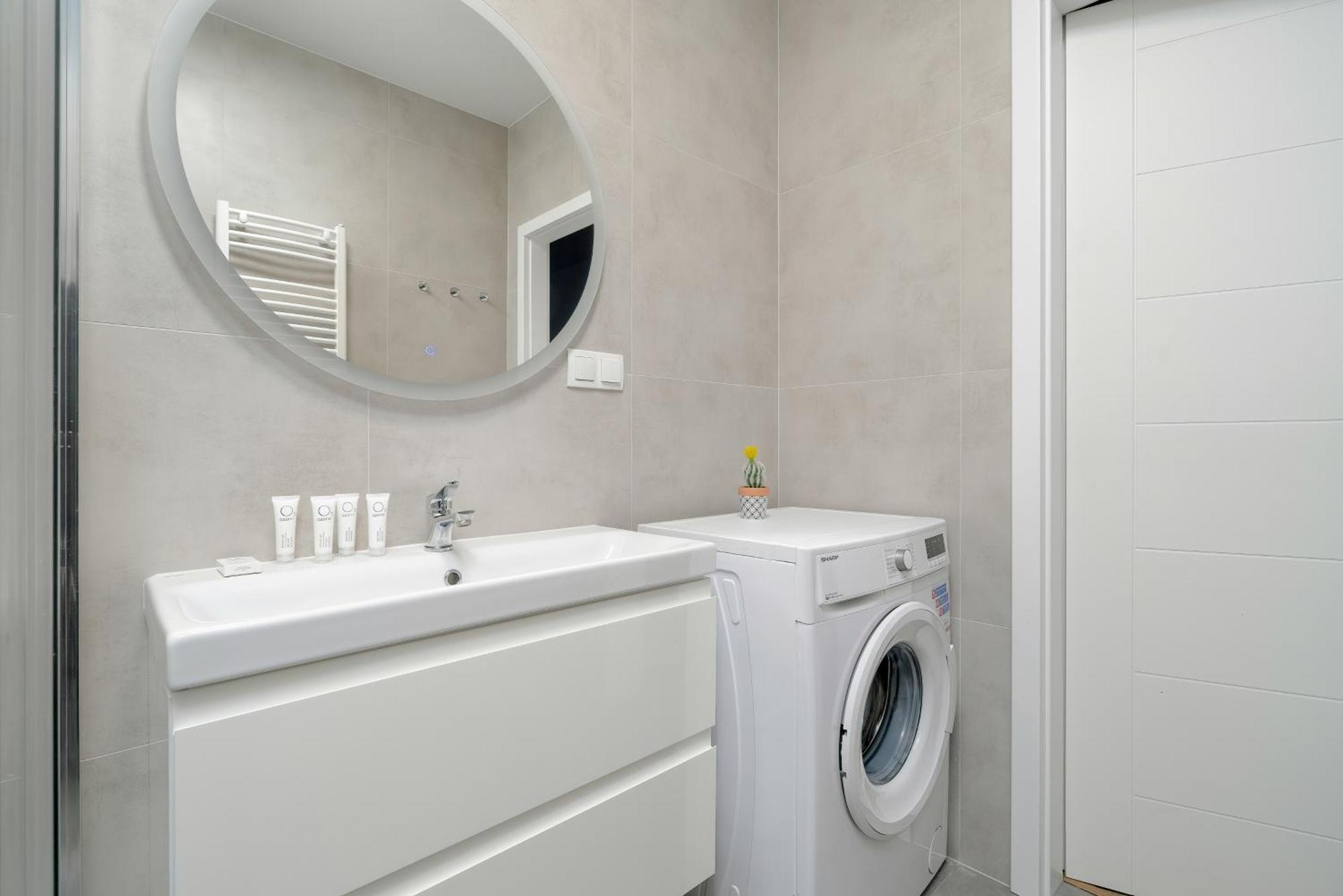 Spacious Niemena With Free Garage By Renters *