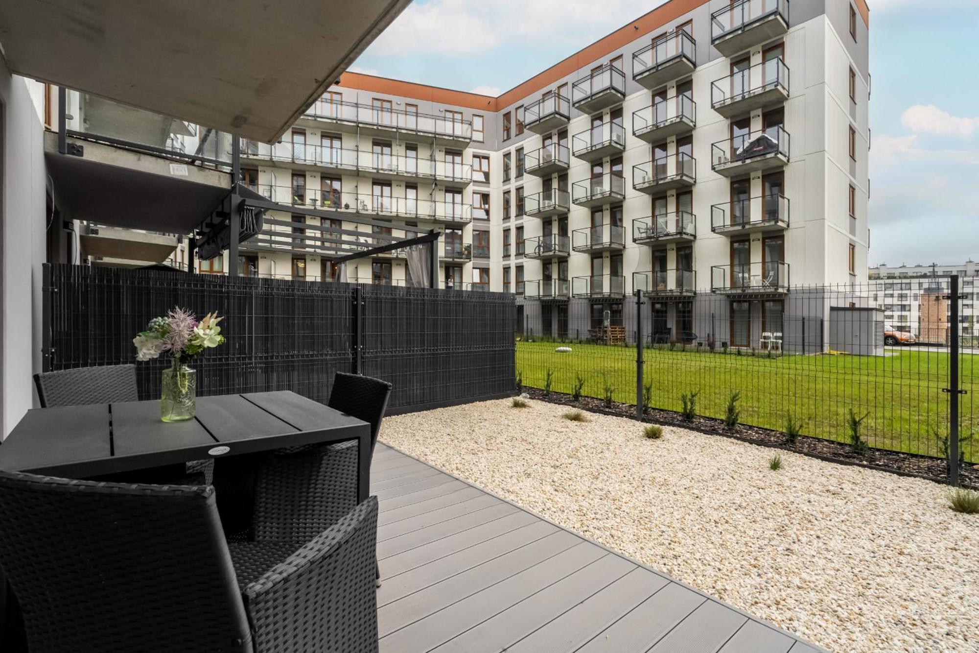Spacious Niemena With Free Garage By Renters Poznan
